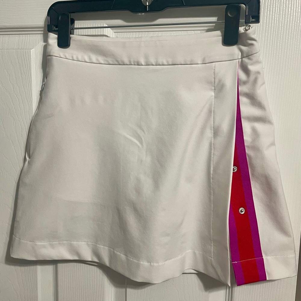 G/Fore Size 4 Snow with fuschia/red side detail